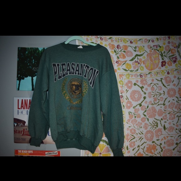 Pleasanton California Crewneck - Picture 1 of 3